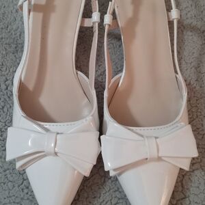 Patent Pointed-Toe White Slingback Pumps with Bow Accent ..Brand New. Never Worn